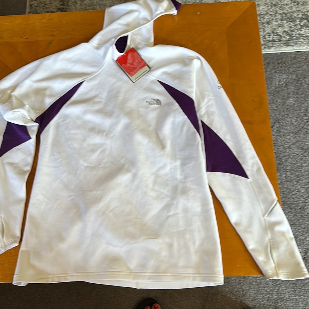 New with tags The North Face pull over sweat shirt